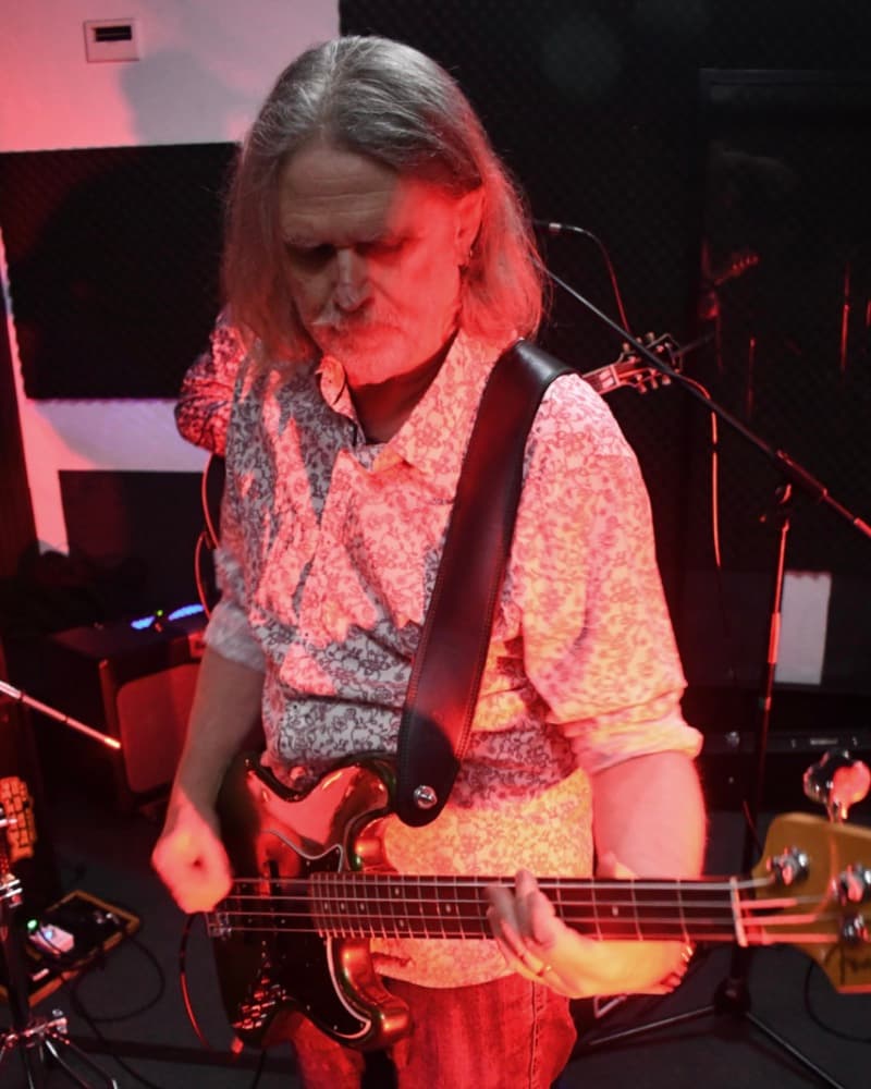 Peter Stevens, bass